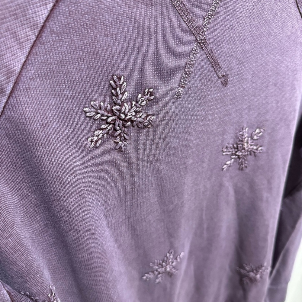 Adore Me Embroidered Snowflake Sweatshirt‎ Medium Winter Holiday Mature office - Picture 7 of 13